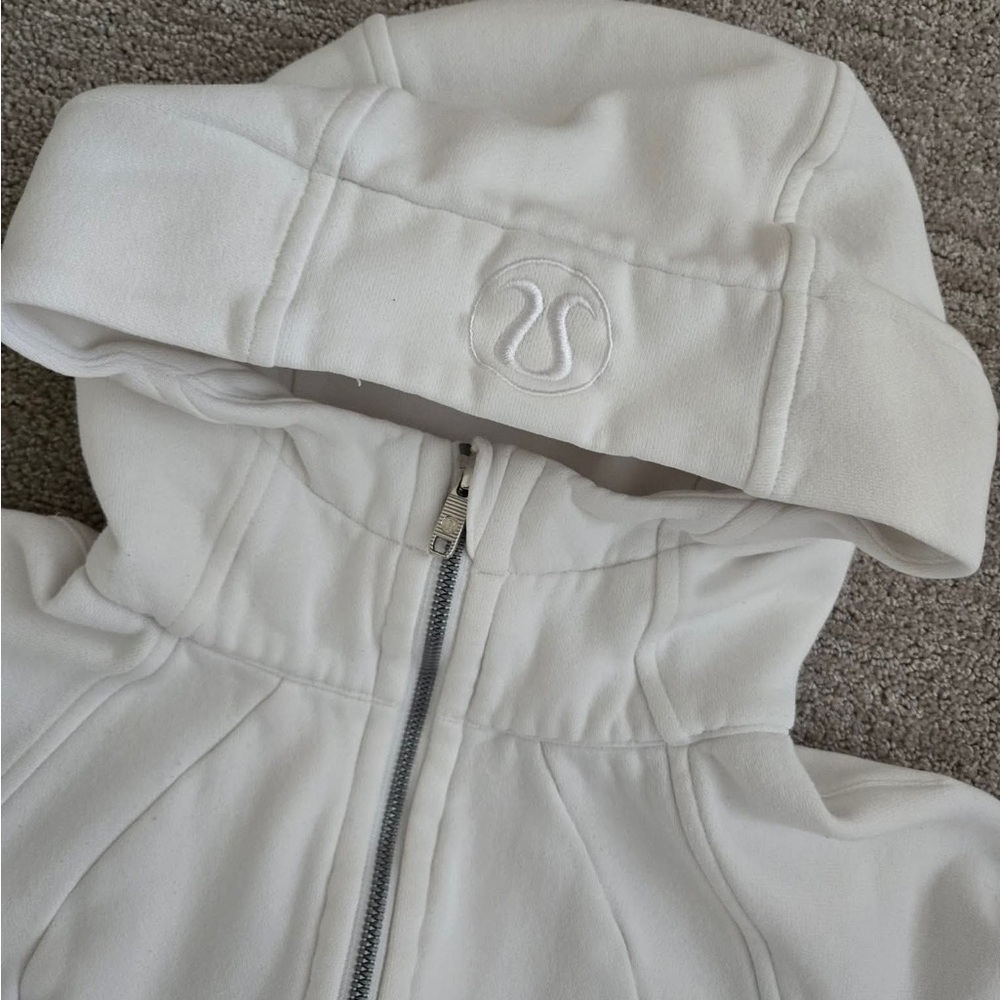 Lululemon Scuba  white Size 4 beautiful